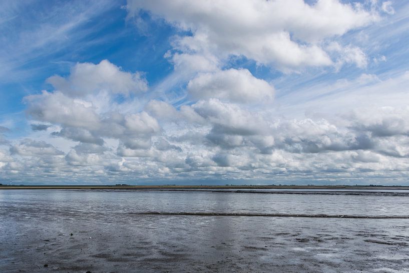 Zicht over de Waddenzee en de kwelder, zeer mooie Hollandse lucht van Patrick Verhoef