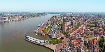 Lucht panorama van de stad Dordrecht in Nederland van Eye on You