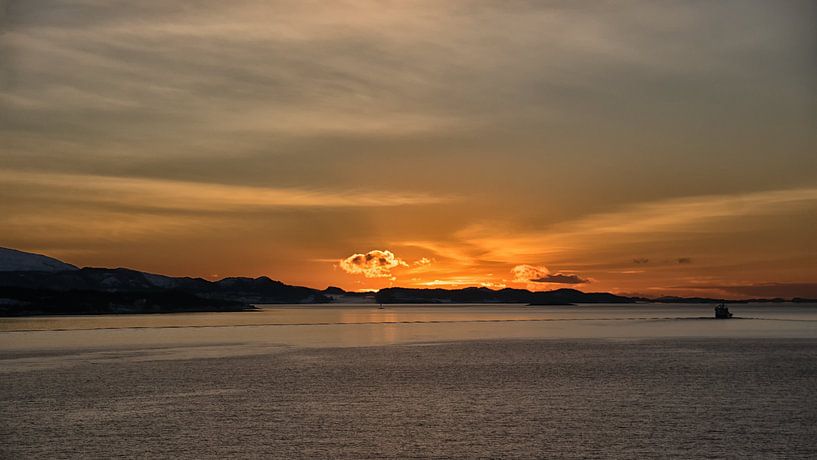 Zonsondergang by Marianne Ouwerkerk