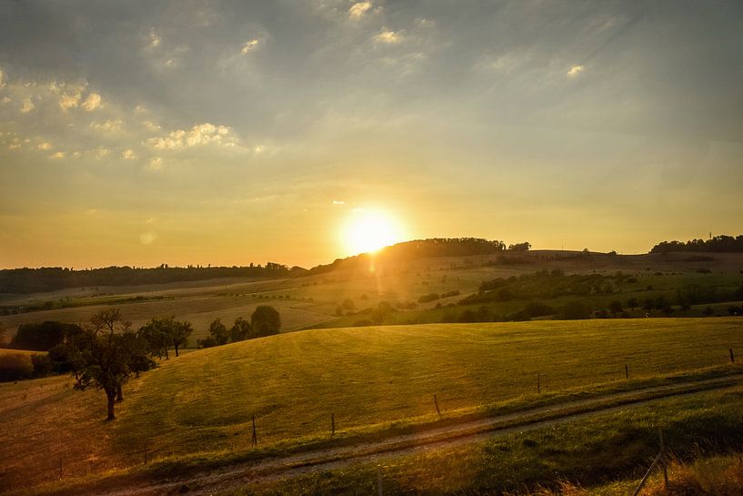 Zonsondergang in Frankrijk van Maria-Maaike Dijkstra