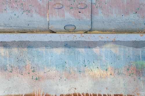 Smiley. Muur met kleurvlakken, blauwtinten