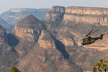The Three Rondavels met een helikopter van Photo By Nelis