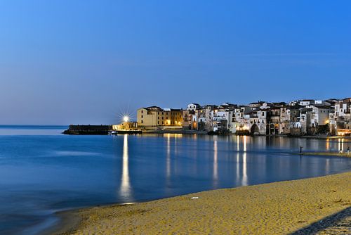 Lichtreflecties op de Tyrreense Zee bij Cefalù