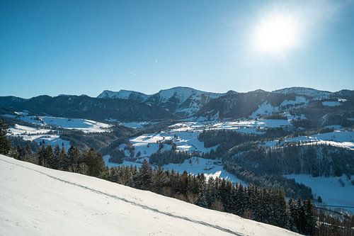 Winteruitzicht van Oberstaufen naar de Hochgrat, Steibis