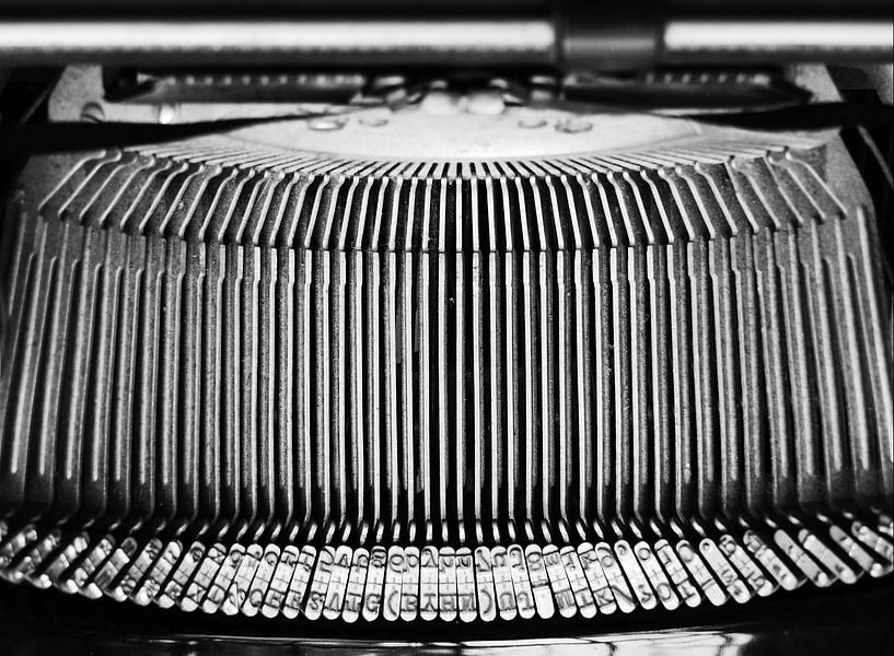 Photo abstraite du mécanisme de marteau d'une ancienne machine à écrire de la marque Olympia, 1936 par Hans Post