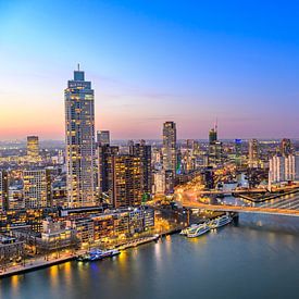 Rotterdam skyline zondonsdergang bij de Erasmusbrug over de Nieuwe Maas van Sjoerd van der Wal Fotografie