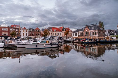 The Port of Leiden, lying (0079)