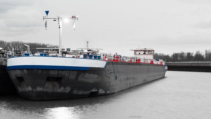 Inland Tanker by JWB Fotografie