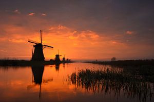 Zonsopkomst  Kinderdijk. by Ineke Nientied