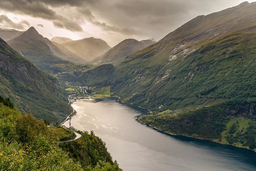 Geirangerfjord tijdens zonsopkomst van Menno Schaefer