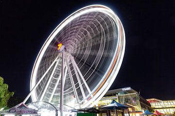 The wheel of Brisbane in de nacht van hugo veldmeijer