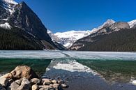 Lake Louise mit Eis von Floris van Woudenberg Miniaturansicht