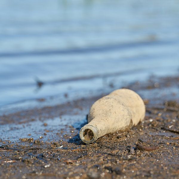 Garbage on the banks of the Elbe near Magdeburg by Heiko Kueverling
