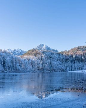 Frosty Mountains mirroring in the Alatsee in Bavaria Allgaeu Germany with great sunny Winter Vibes von Sebastian Czech