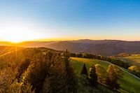 Sonnenaufgang am Schauinsland im Schwarzwald
