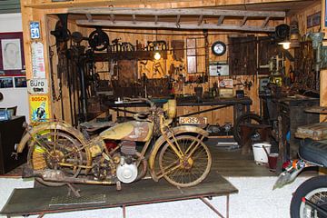 Een oude motorfiets werkplaats van Marvin Taschik