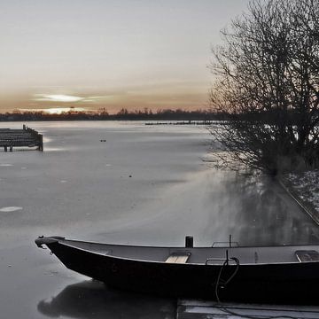 Boat on ice sur Anja Jooren