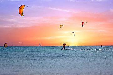 Watersport op Aruba in de Caribbean bij zonsondergang sur Eye on You