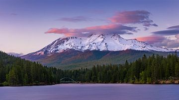 Avond bij Mount Shasta, Verenigde Staten van Adelheid Smitt