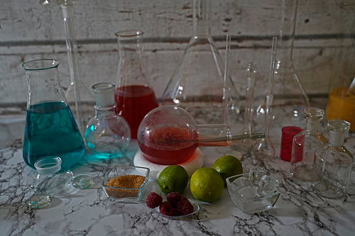 Framboos ontmoet rum cocktail in de fles.