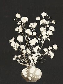 Minimalist Floral Vase by IamHome Studio