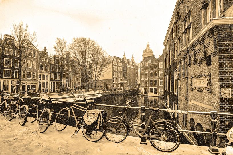 Binnenstad van Amsterdam in de Winter Sepia van Hendrik-Jan Kornelis