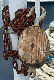 ss Rotterdam chain with pulley by Dick de Gelder
