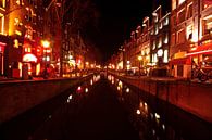 Red light district in Amsterdam Nederland bij nacht van Eye on You thumbnail