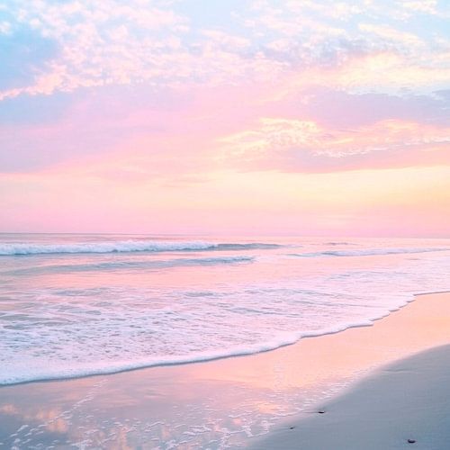 Vredige zonsopgang aan zee