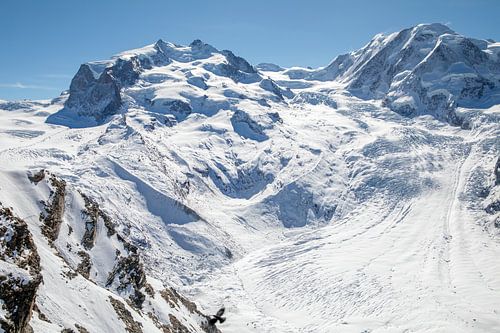 Uitzicht op de gletsjers Gorner, Grenz en Zwilling vanaf de Gornergrat