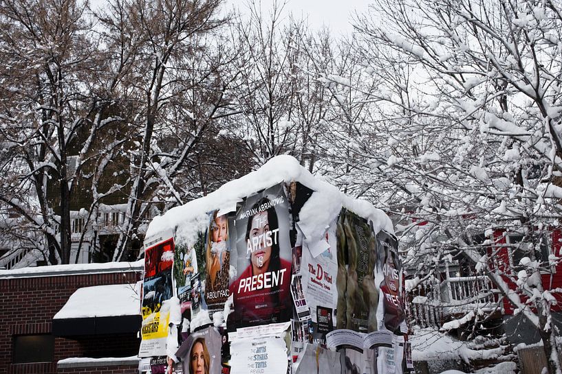 Plakate unter dem Schnee von Alex de Bolivar