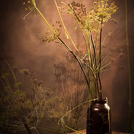 Stilleben mit Wildblumen in warmem Licht von SO fotografie