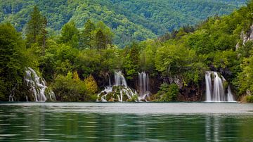De Plitvice Meren in Kroatië van Roland Brack
