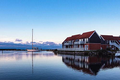 Gezicht op de haven van Klintholm Havn in Denemarken