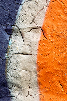 Abstract image: purple – white – orange