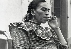 Frida raucht