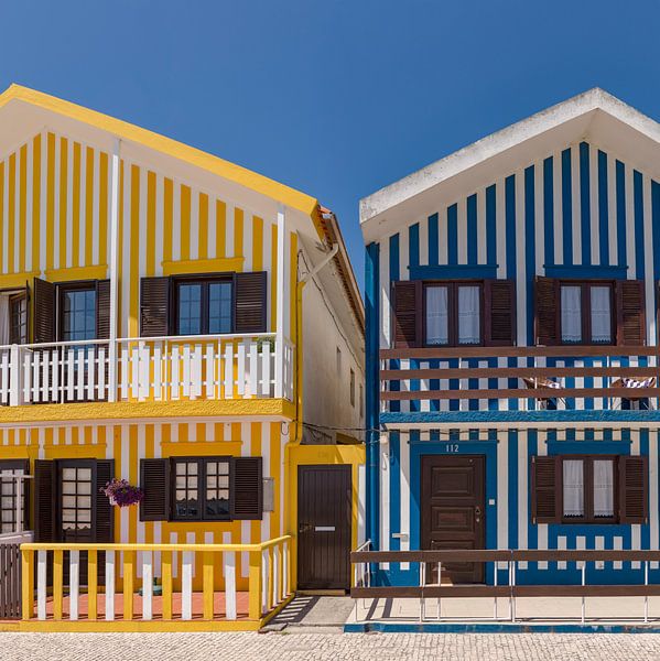 Typische bunte Häuser, Costa Nova, Aveiro, Beira Litoral, Portugal von Rene van der Meer