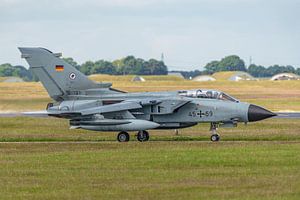 Ein deutscher Panavia Tornado kurz vor dem Abflug. von Jaap van den Berg