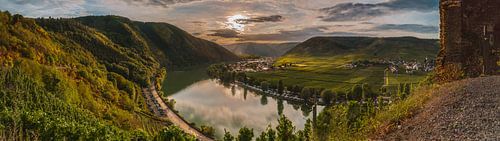 Panorama der Moselschleife bei der Burgruine