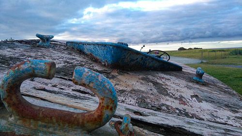 Oude boot die tijdens WW2 in Normandië, Frankrijk werd gebruikt