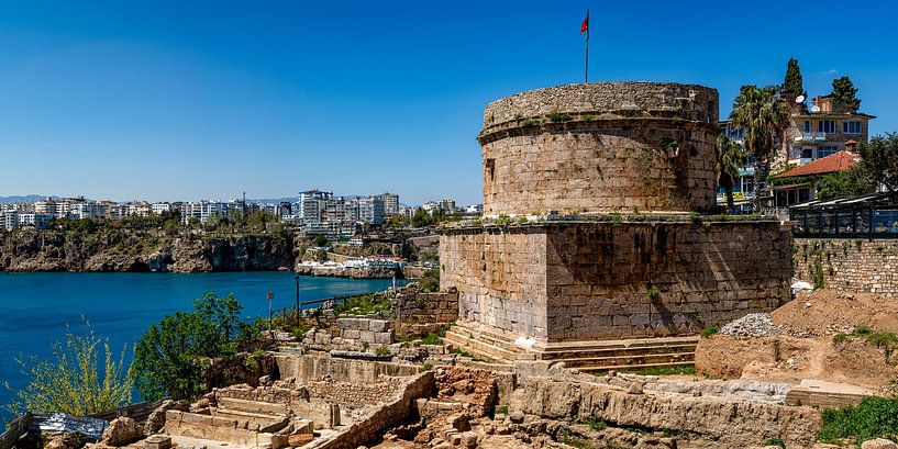 Hıdırlık-Turm Antalya mit antiken Ruinen am Mittelmeer von Photo Art Thomas Klee