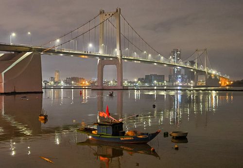 Thuan Phuoc Bridge, Da Nang (early morning) van Reinier de Rooie