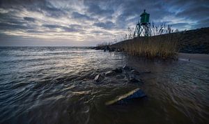 Rust en Kracht aan de Waterkant: Een Unieke Maritieme Sfeer