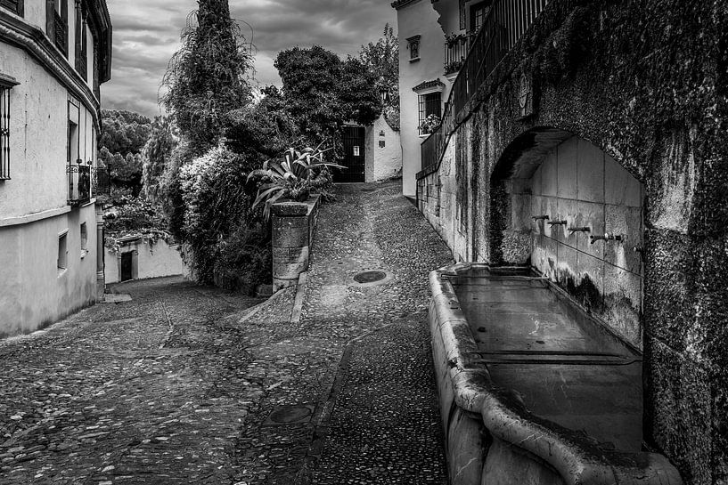 Waterplaats in een achterafstraat in Ronda van Rene Siebring