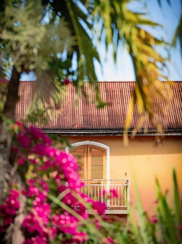 Caribisch huis met balkon op Guadeloupe