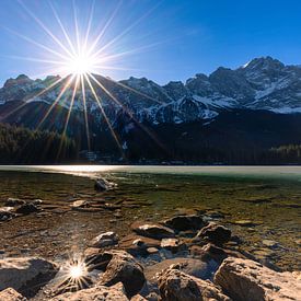 De Eibsee in Opper-Beieren in de zon van Christina Bauer Photos