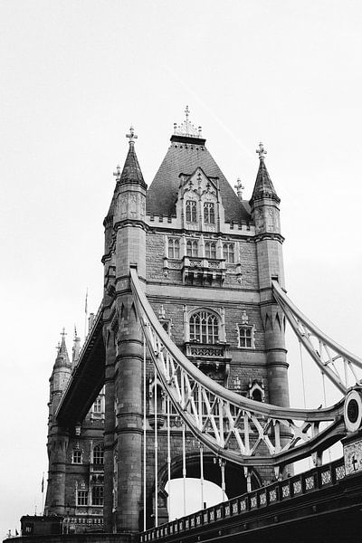 London by Hello Pompoyo