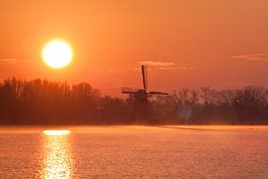 Windmühle bei Sonnenaufgang von Volt