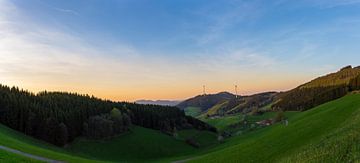 Duitsland, Groot panorama van de natuur zonsondergang landschap in zwart voor van adventure-photos