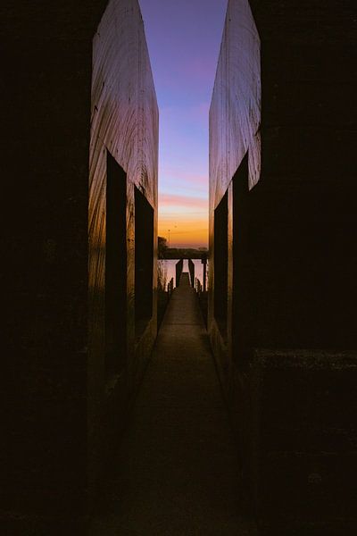 Doorgezaagde bunker, zonsopkomst van Nynke Altenburg